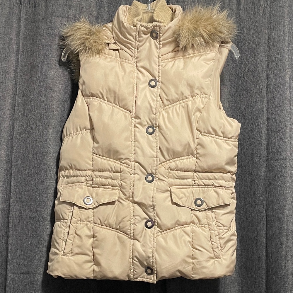 Women’s Beige Puffer Vest with Faux Fur